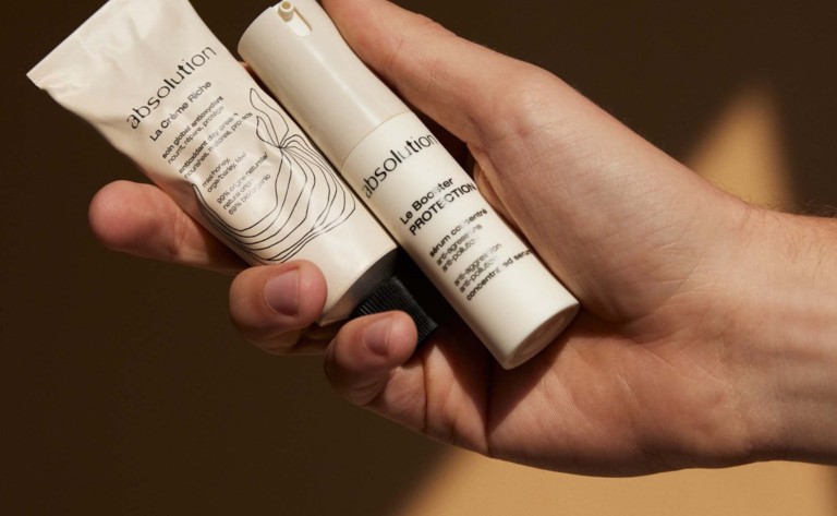 Choosing an organic skincare product with hyaluronic acid