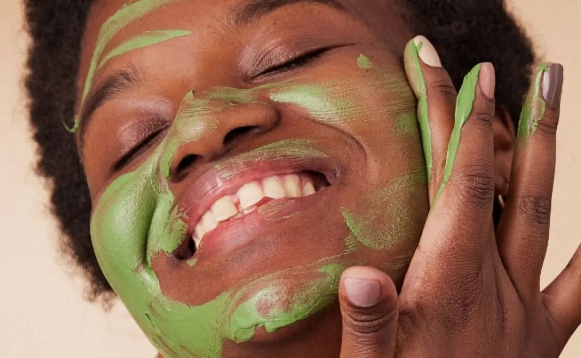 Boutons sur le visage : causes et solutions - Beauty Therapy