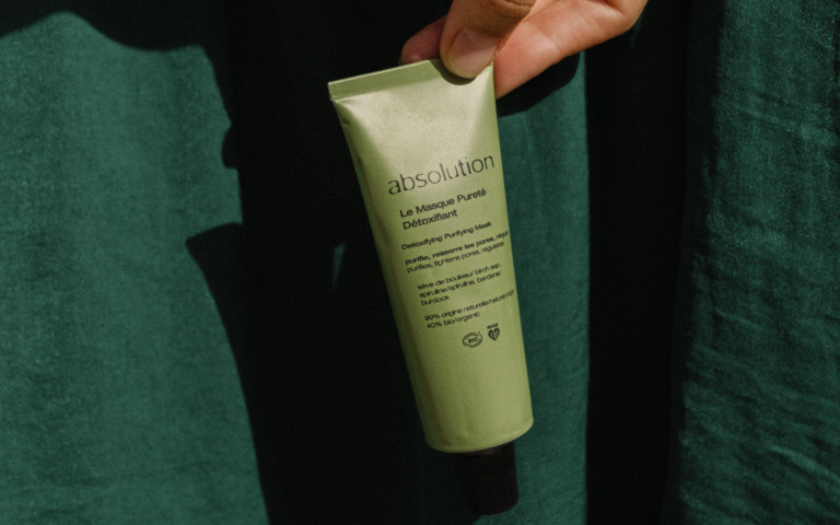 Choosing a clay-based face mask to banish blackheads